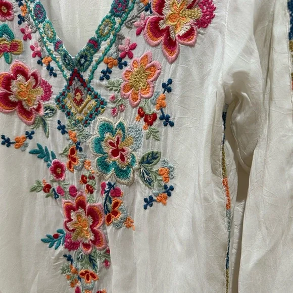 Johnny Was Women's Embroidered Cream Top Tunic - S - Picture 3 of 4
